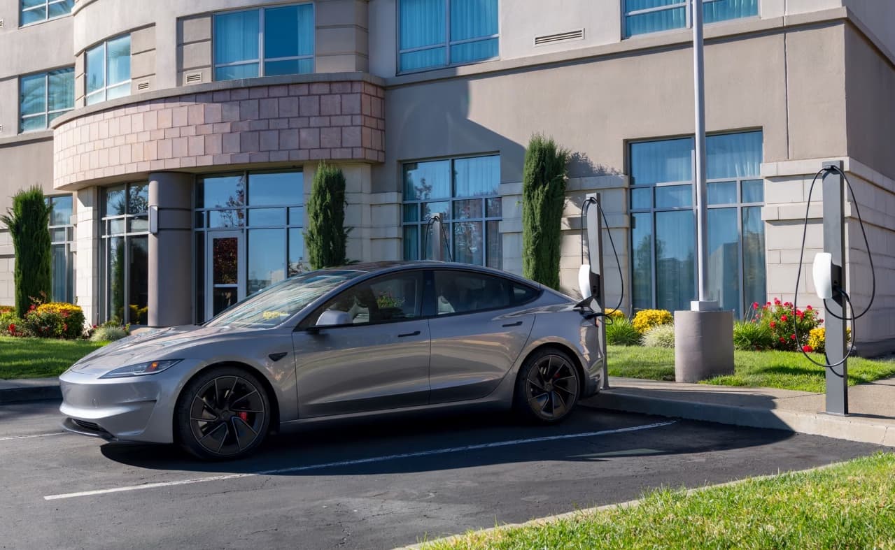 Tesla-Update: Neue Akku-Pflegetipps & Profi-Ladestation für zu Hause