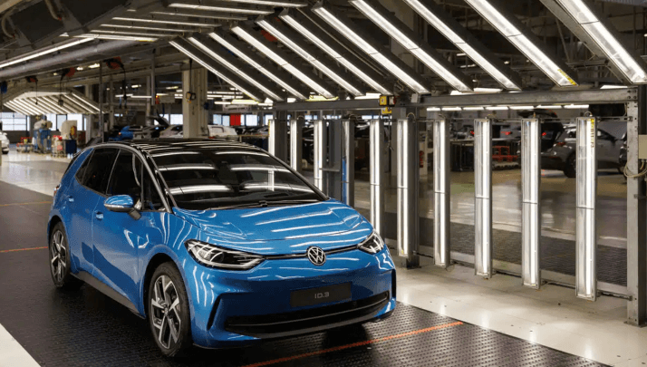 VW-Umbau 2026: CEO Blume streicht 50 Modelle und massiv Werkskapazität