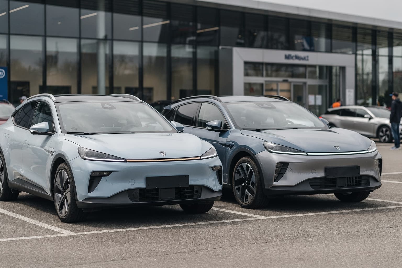 Geely E5 und Starray EM-i: Leasing ab 149 Euro, plus Garantie und Händler-Ausbau in Deutschland